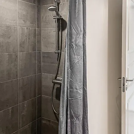 3 Bedroom Awesome In *
